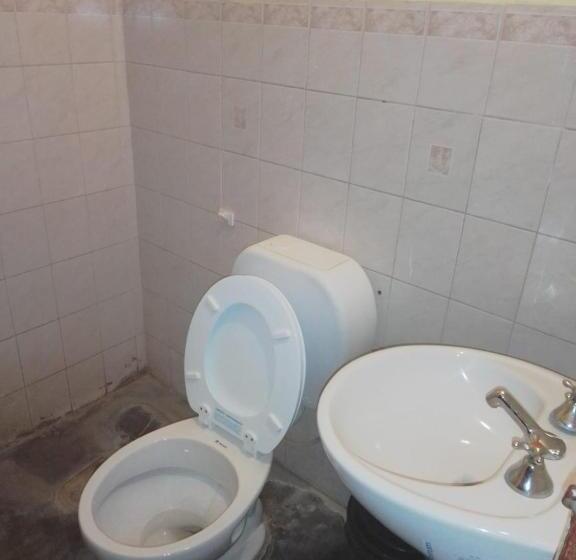 带共用浴室的标准房间, Hostal Lupita