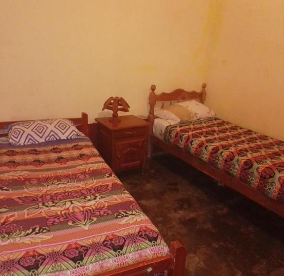 带共用浴室的标准房间, Hostal Lupita