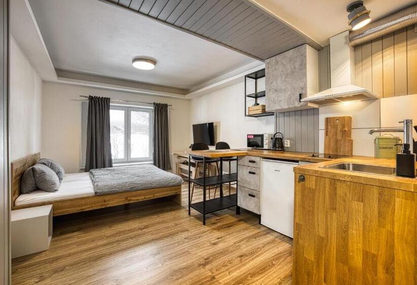 سوئیت با تخت بزرگ, Apartmány Pod šerákem