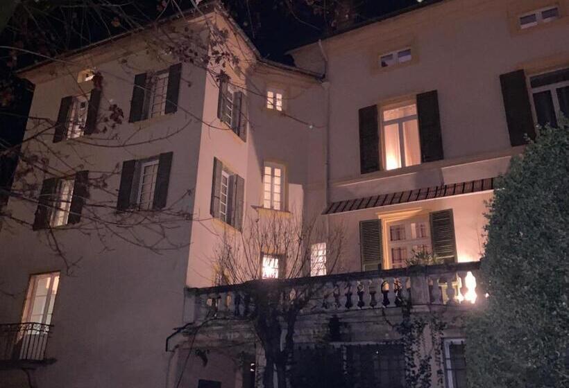 اتاق استاندارد با تخت بزرگ, La Tour Yveline