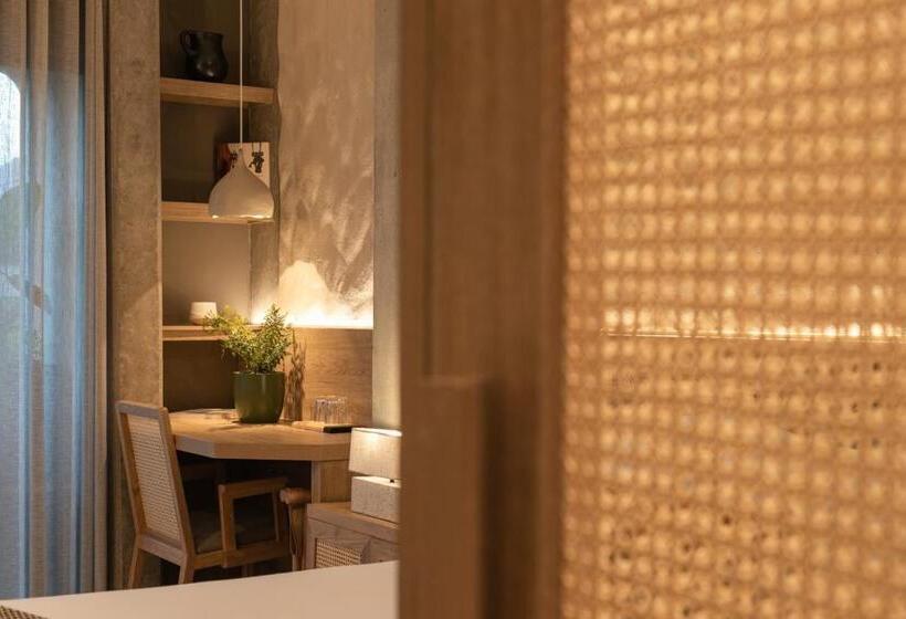 Quarto Estandar com Sacada, Landmark