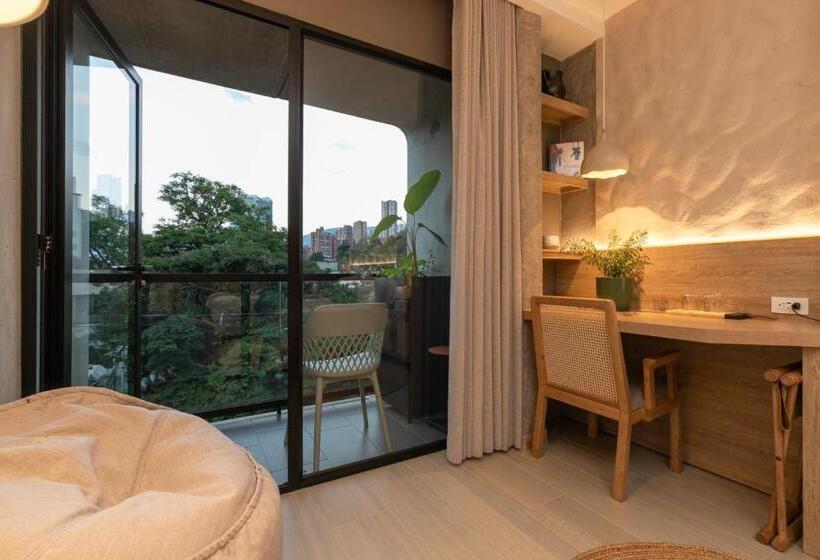 Quarto Estandar com Sacada, Landmark