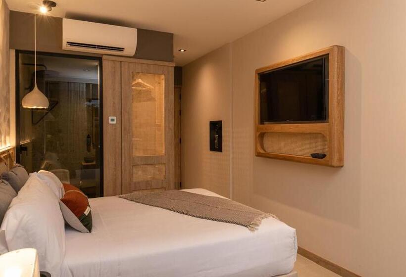 Quarto Estandar com Sacada, Landmark