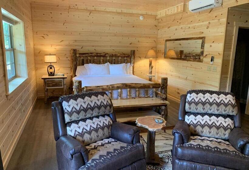 סוויטה עם ג'קוזי, Waterview Lodge By Amish Country Lodging
