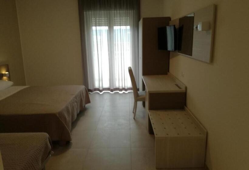 Номер Стандарт Трехместный, Nuovo Hotel Settibi 20m Dalla Spiaggia