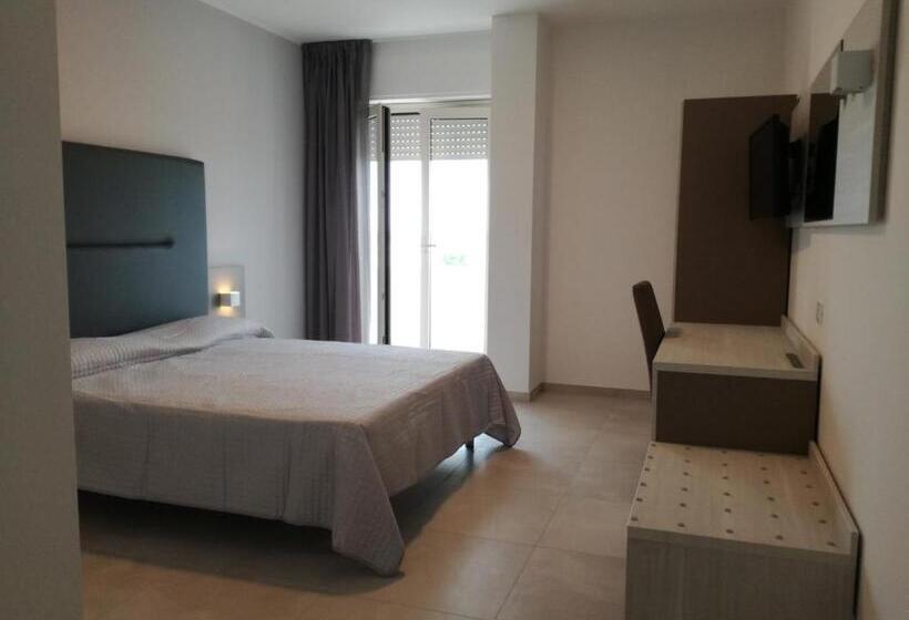اتاق لوکس, Nuovo Hotel Settibi 20m Dalla Spiaggia
