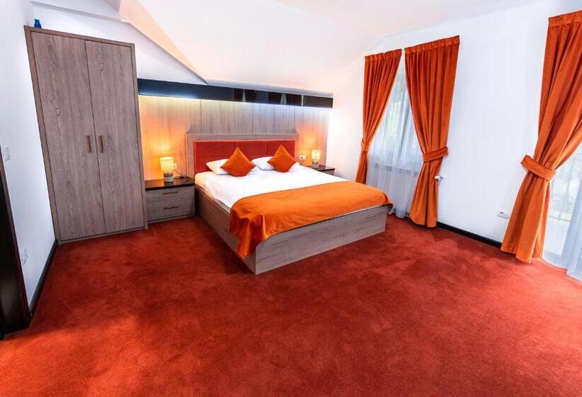 Quarto Deluxe com Sacada, Pensiunea Paradisul Verde