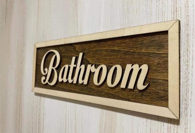 اتاق استاندارد چهارنفره با سرویس بهداشتی مشترک, Dolar Rooms