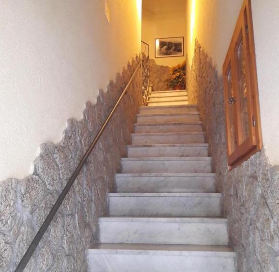 اتاق استاندارد سه نفره, Affittacamere La Loggia
