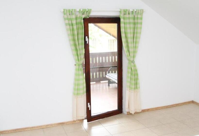 اتاق استاندارد با سرویس بهداشتی مشترک, Vila Toate Panzele Sus