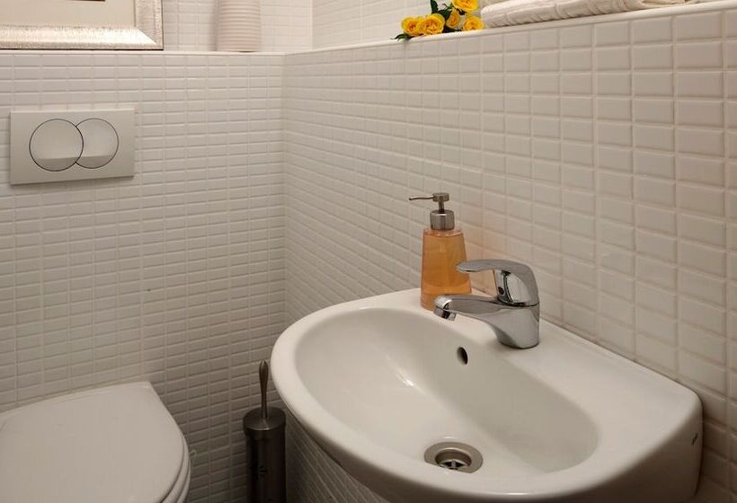 스탠다드 스튜디오, 7seasons Apartments Budapest