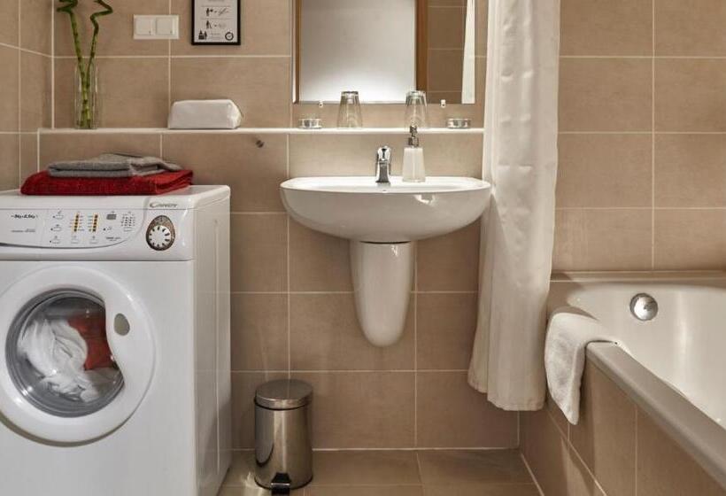 스탠다드 스튜디오, 7seasons Apartments Budapest