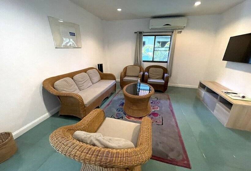 سوییت خانوادگی, Dolphin Bay Beach Resort