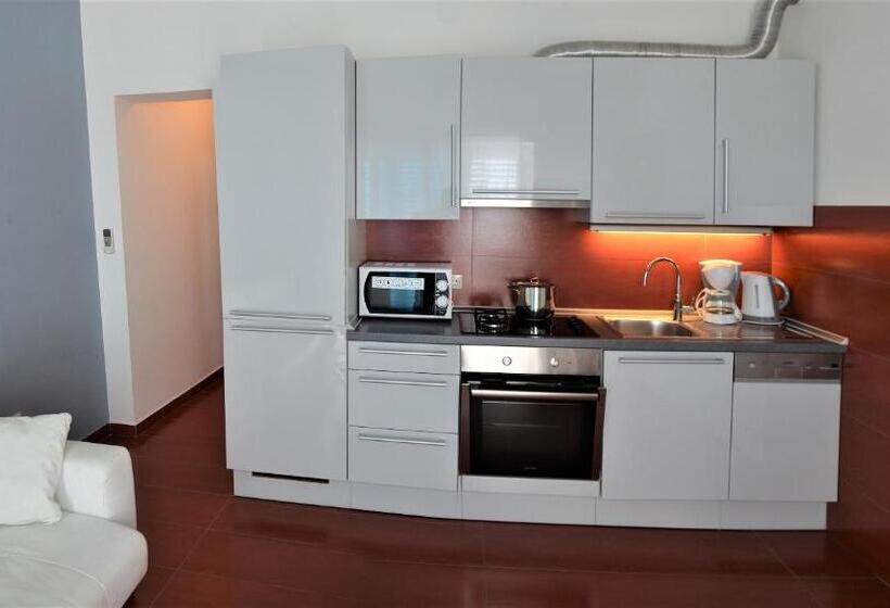 آپارتمان 1 خوابه, Villa Avantgarde