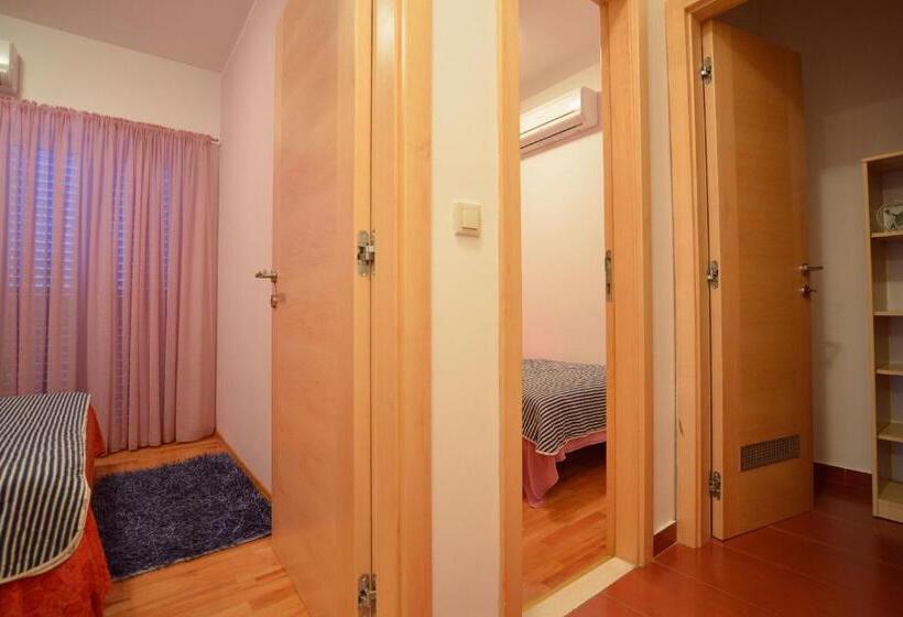 آپارتمان 2 خوابه, Villa Avantgarde