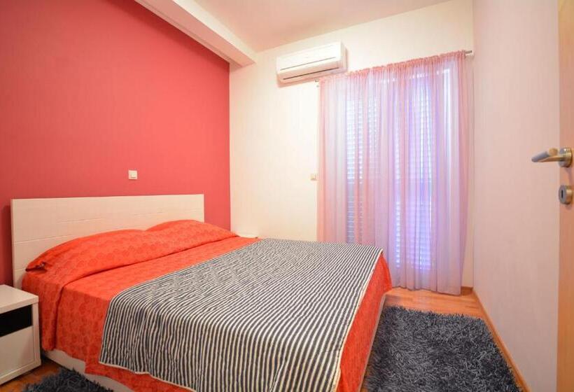 آپارتمان 2 خوابه, Villa Avantgarde