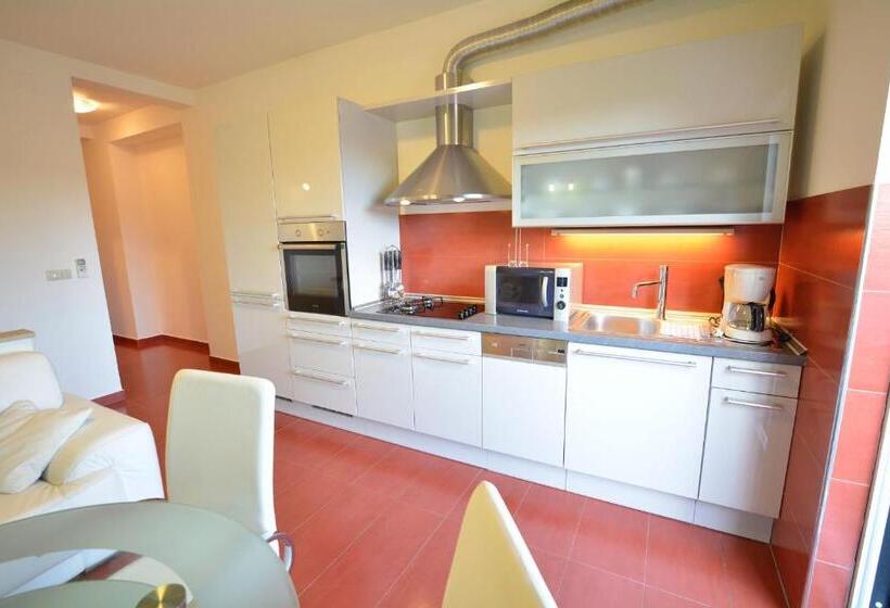 آپارتمان 2 خوابه, Villa Avantgarde