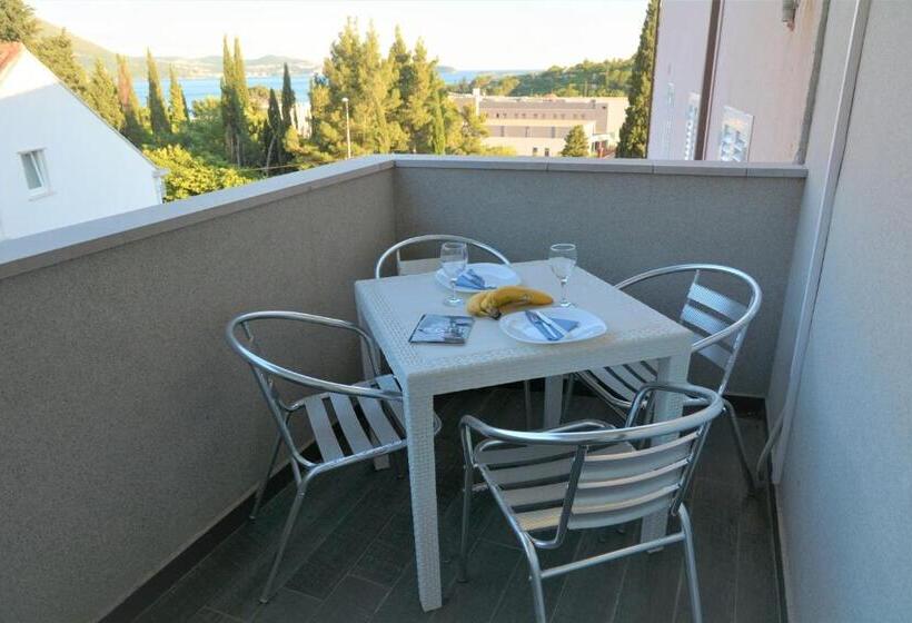 استودیو خانوادگی, Villa Avantgarde