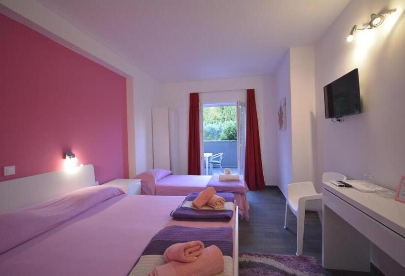 اتاق استاندارد سه نفره, Villa Avantgarde