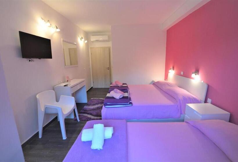 اتاق استاندارد سه نفره, Villa Avantgarde
