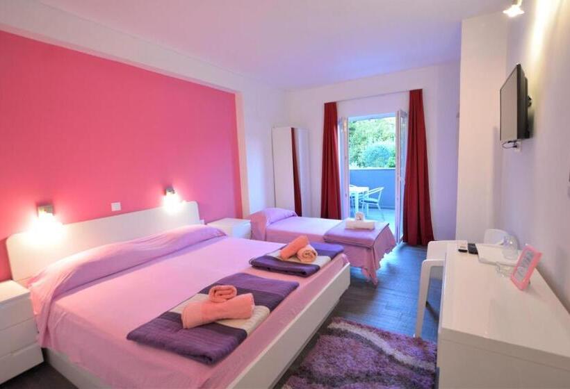 اتاق استاندارد سه نفره, Villa Avantgarde
