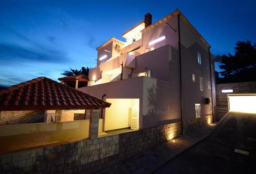 استودیو خانوادگی, Villa Avantgarde