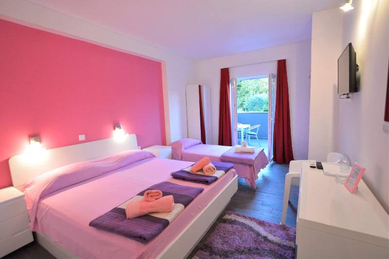 اتاق استاندارد سه نفره, Villa Avantgarde