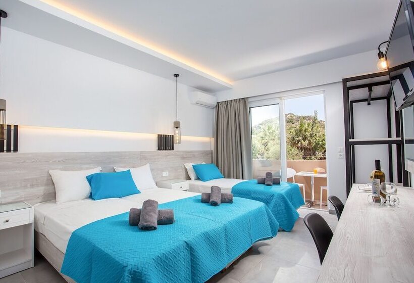 اتاق لوکس سه تخته, Casastavris   Aparts & Pool Suites