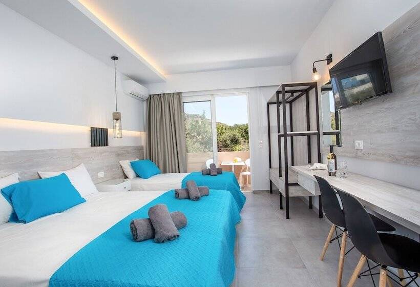 اتاق لوکس سه تخته, Casastavris   Aparts & Pool Suites