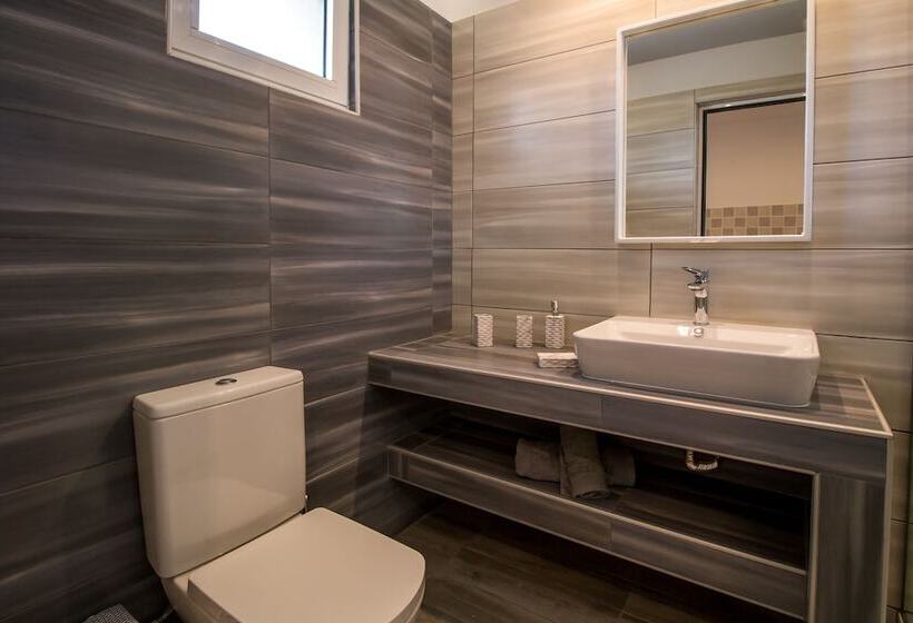 اتاق لوکس سه تخته, Casastavris   Aparts & Pool Suites