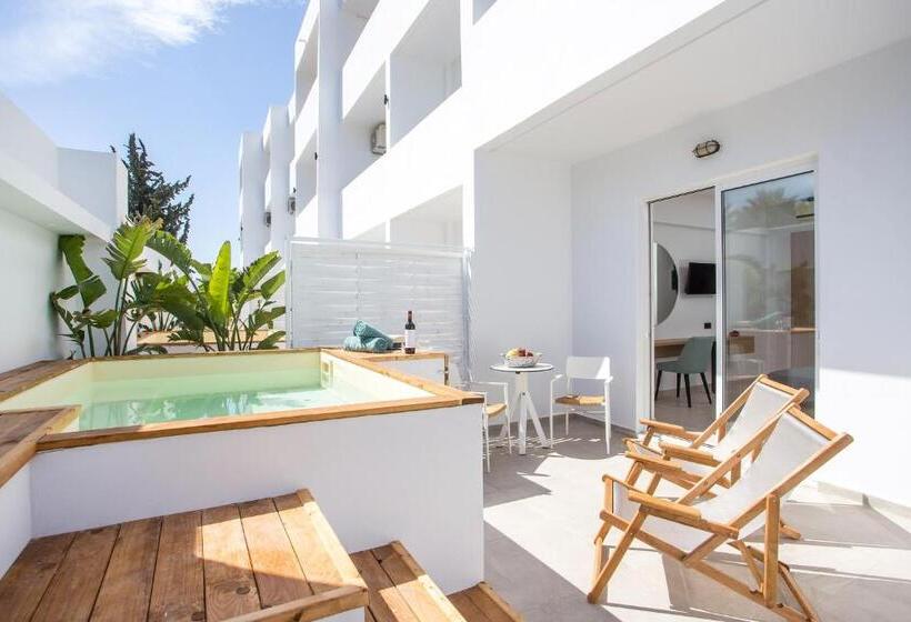 سوئیت با وان آب گرم, Casastavris   Aparts & Pool Suites