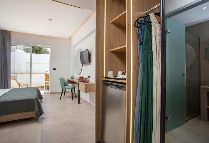 سوئیت با وان آب گرم, Casastavris   Aparts & Pool Suites