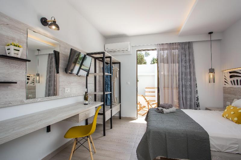 سوئیت با وان آب گرم, Casastavris   Aparts & Pool Suites