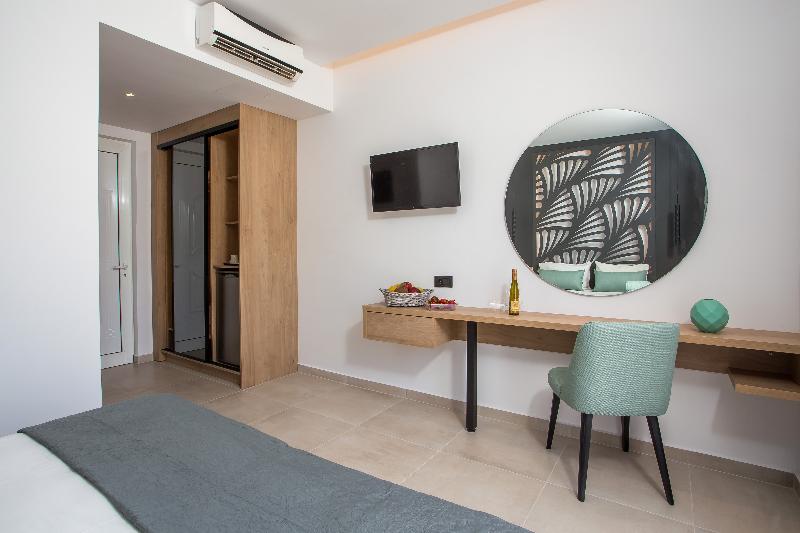 سوئیت با وان آب گرم, Casastavris   Aparts & Pool Suites