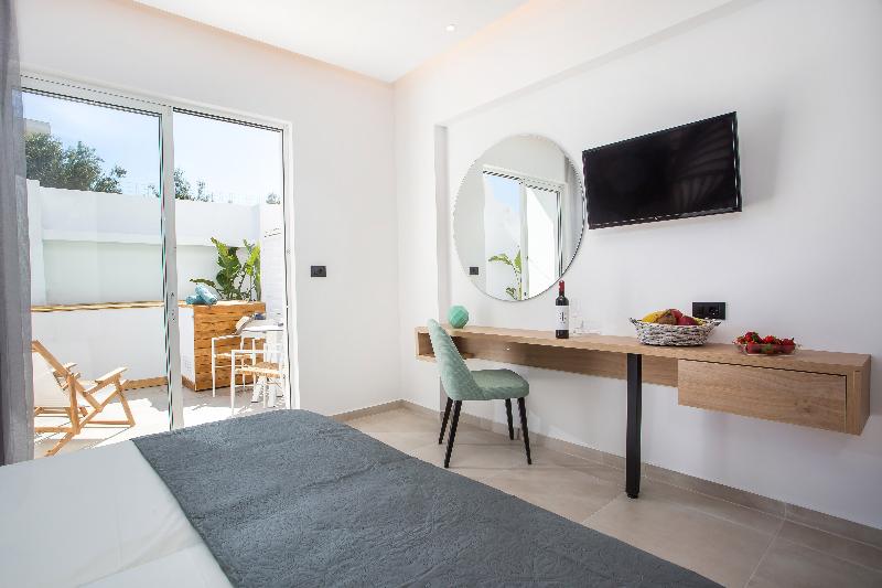 سوئیت با وان آب گرم, Casastavris   Aparts & Pool Suites