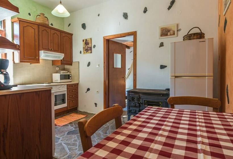 Casa 1 Quarto, Spitia Katoi