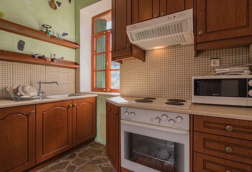 Casa 1 Quarto, Spitia Katoi