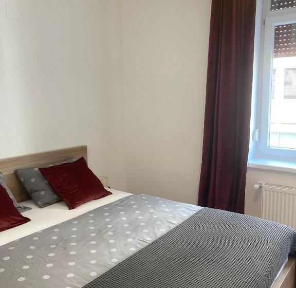 اتاق استاندارد, Twix Rooms