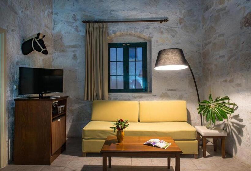 سوییت با چشم‌انداز باغ, Happy Cretan Suites