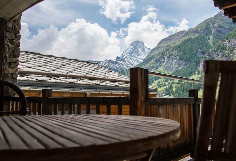 חדר משפחתי, Alpenlodge