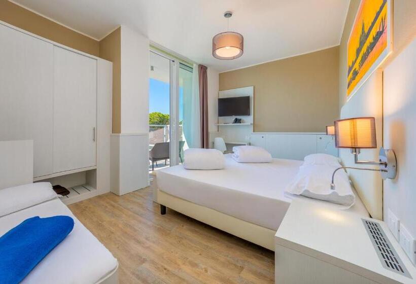 Четырехместный Номер Стандарт с Балконом, Marina Palace Hotel 4 Stelle S