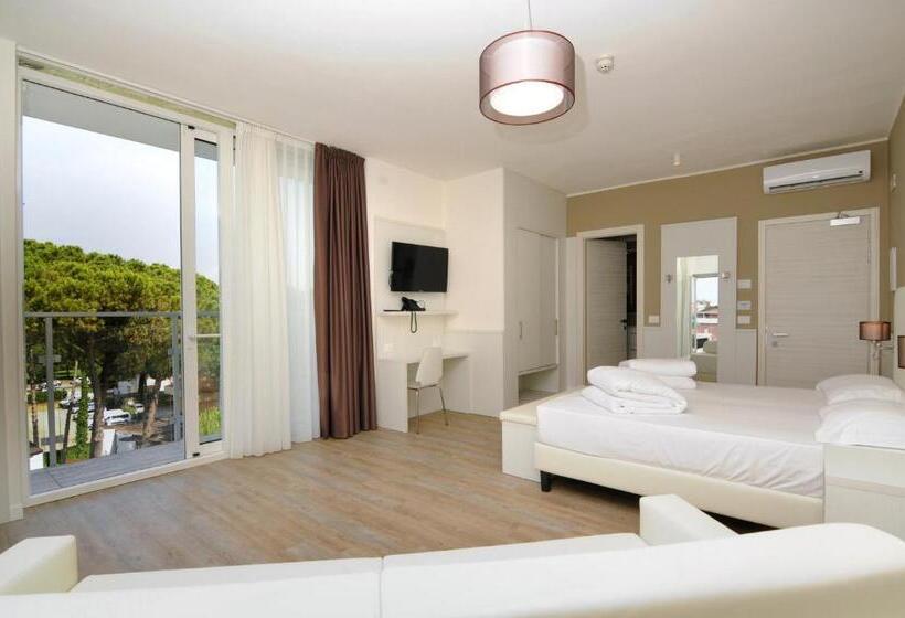 Четырехместный Номер Стандарт с Балконом, Marina Palace Hotel 4 Stelle S