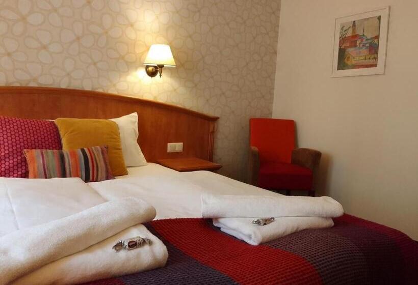 Классический Номер, Stare Miasto Old Town