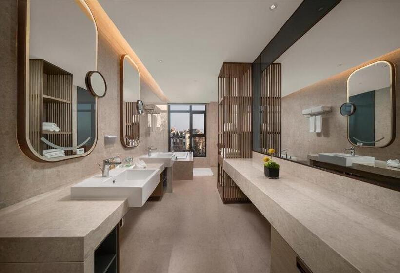 Люкс Кровать Кинг, Holiday Inn Changchun Jingyue, An Ihg