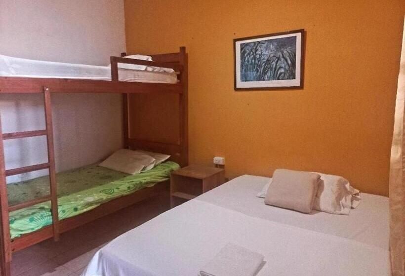 Семейный Номер Совместный Санузел, Hostal Belén