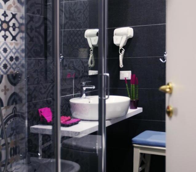 اتاق استاندارد سه نفره, Magenta