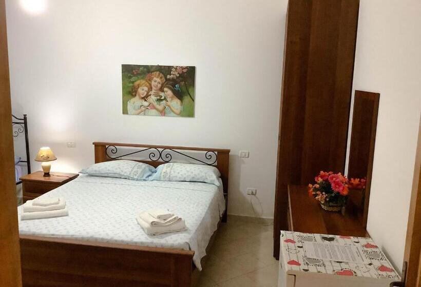 غرفة قياسية ثلاثية, Affittacamere La Saracina