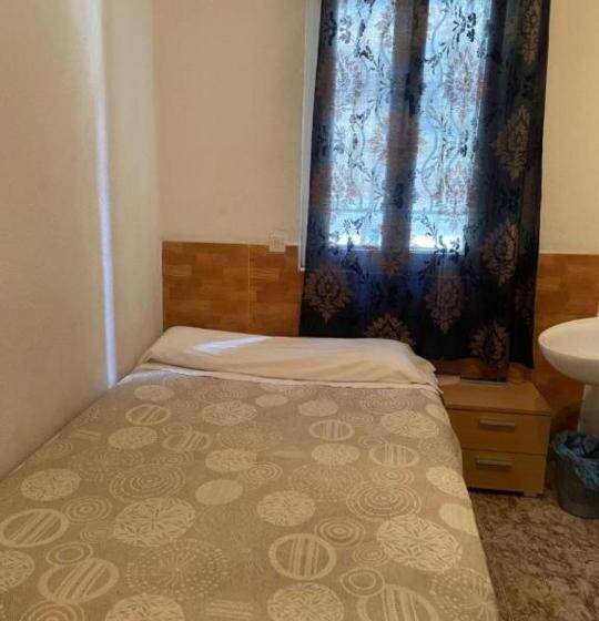 اتاق استاندارد با سرویس بهداشتی مشترک, Lf Habitación Familiar Con Balcón Y Baño Privado   No Fumadores   Sin Ascensor