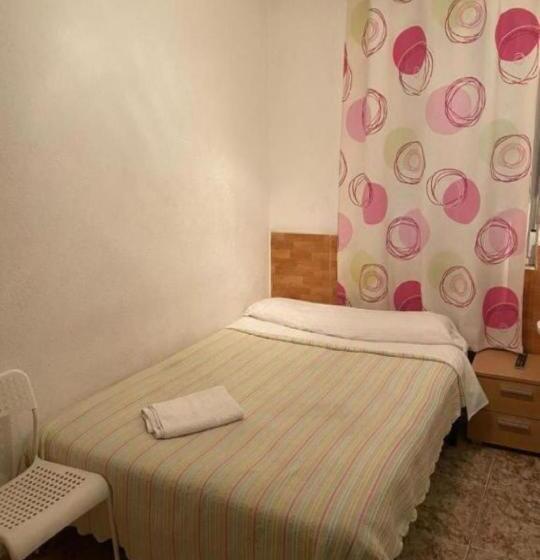 اتاق استاندارد با سرویس بهداشتی مشترک, Lf Habitación Familiar Con Balcón Y Baño Privado   No Fumadores   Sin Ascensor