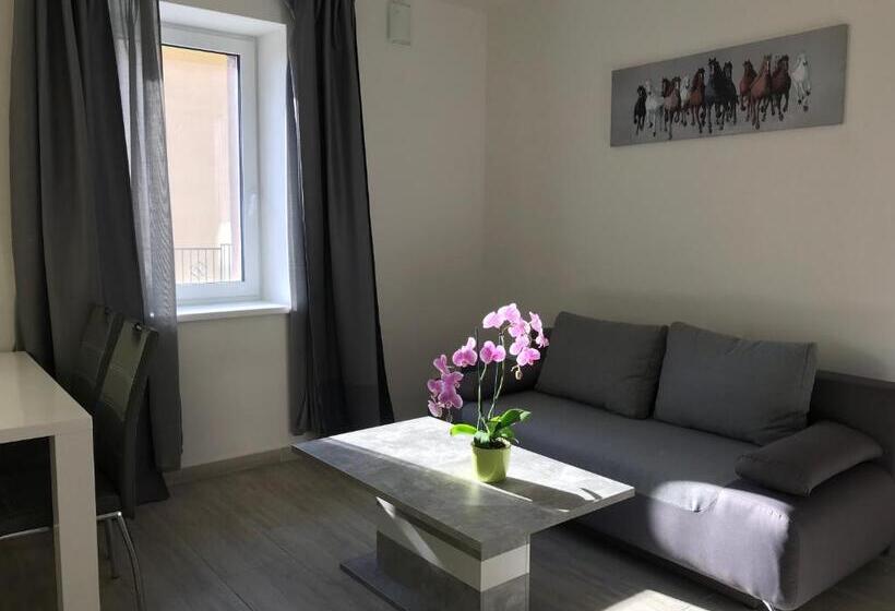 דירת חדר בקומת קרקע, Panorama Apartments